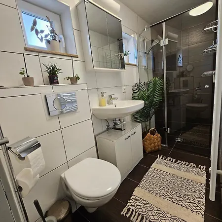 House Tinz - Cozy In A Quiet Location בית נופש