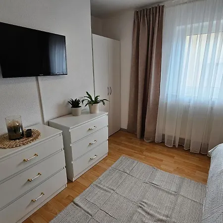 House Tinz - Cozy In A Quiet Location 度假居 *