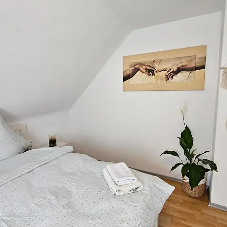 House Tinz - Cozy In A Quiet Location 度假居 *