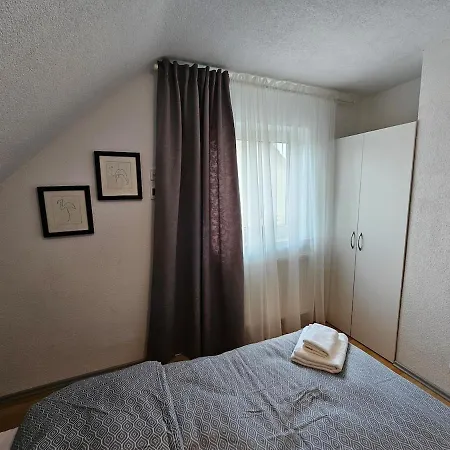 House Tinz - Cozy In A Quiet Location 海尔布隆