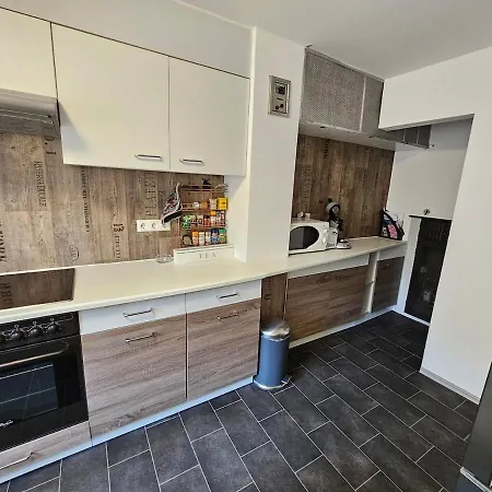 House Tinz - Cozy In A Quiet Location 度假居 *