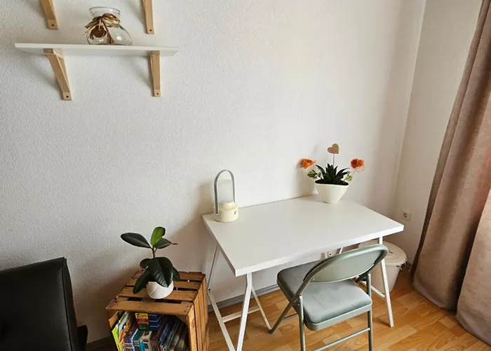 House Tinz - Cozy In A Quiet Location